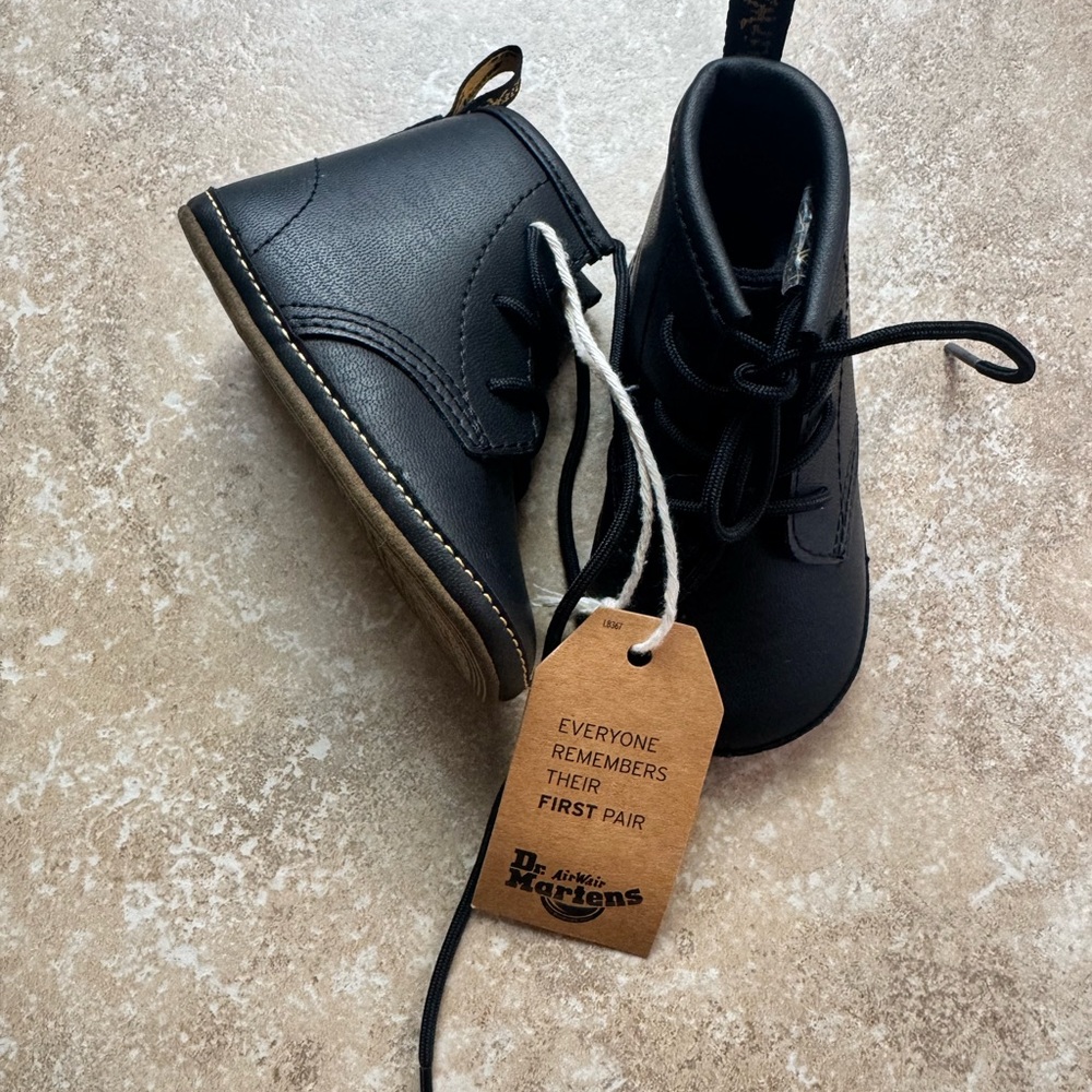 NWT Dr. Martens baby boots size infant 4